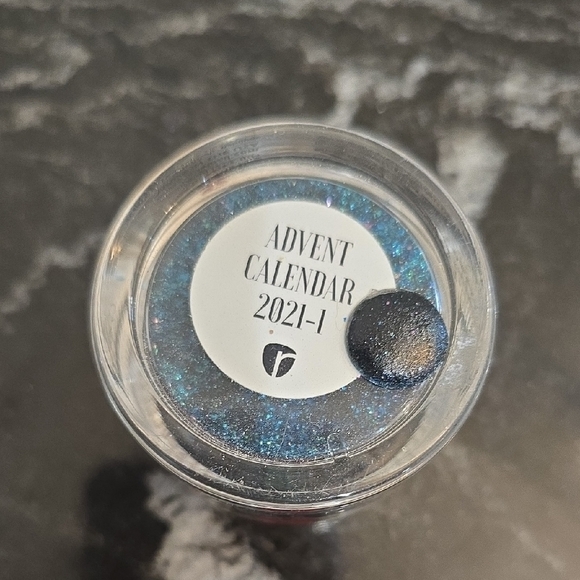 Advent Calendar 2021- 1 Revel Nail Dip Powder - Picture 2 of 2